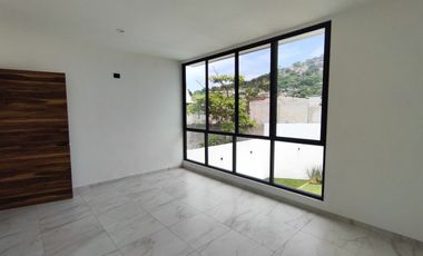 Se vende preciosa casa, sola, nueva,  de 3 recámaras con alberca, en el Fraccionamiento Las Fincas, en Jiutepec, Mor.