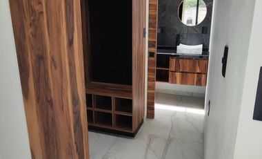 Se vende preciosa casa, sola, nueva,  de 3 recámaras con alberca, en el Fraccionamiento Las Fincas, en Jiutepec, Mor.