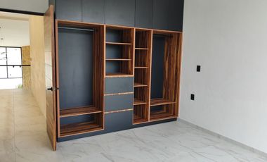 Se vende preciosa casa, sola, nueva,  de 3 recámaras con alberca, en el Fraccionamiento Las Fincas, en Jiutepec, Mor.