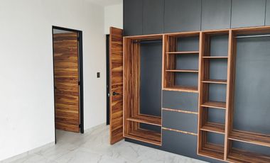 Se vende preciosa casa, sola, nueva,  de 3 recámaras con alberca, en el Fraccionamiento Las Fincas, en Jiutepec, Mor.