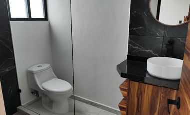 Se vende preciosa casa, sola, nueva,  de 3 recámaras con alberca, en el Fraccionamiento Las Fincas, en Jiutepec, Mor.