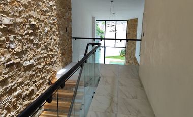 Se vende preciosa casa, sola, nueva,  de 3 recámaras con alberca, en el Fraccionamiento Las Fincas, en Jiutepec, Mor.