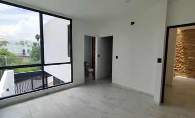Se vende preciosa casa, sola, nueva,  de 3 recámaras con alberca, en el Fraccionamiento Las Fincas, en Jiutepec, Mor.