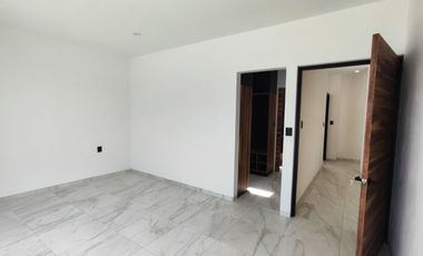 Se vende preciosa casa, sola, nueva,  de 3 recámaras con alberca, en el Fraccionamiento Las Fincas, en Jiutepec, Mor.