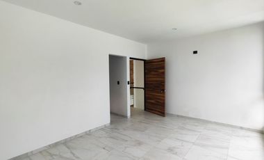 Se vende preciosa casa, sola, nueva,  de 3 recámaras con alberca, en el Fraccionamiento Las Fincas, en Jiutepec, Mor.