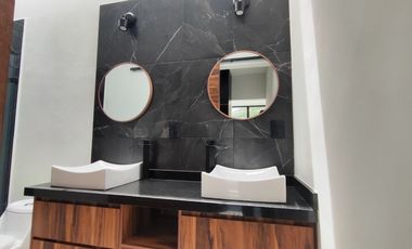 Se vende preciosa casa, sola, nueva,  de 3 recámaras con alberca, en el Fraccionamiento Las Fincas, en Jiutepec, Mor.