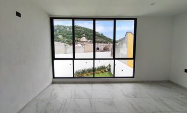 Se vende preciosa casa, sola, nueva,  de 3 recámaras con alberca, en el Fraccionamiento Las Fincas, en Jiutepec, Mor.