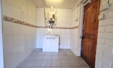 Casa Esquina Regularizada Con Depto Interior 2dorm /2baños