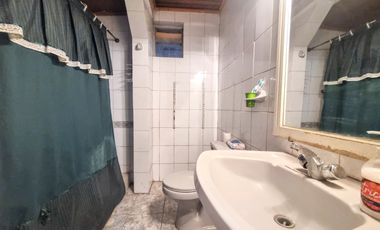 Casa Esquina Regularizada Con Depto Interior 2dorm /2baños
