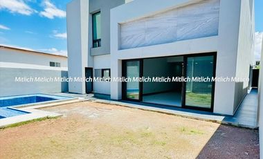 CASA EN VENTA RECAMARA EN PLANTA BAJA Y ALBERCA BOSQUES DE SAN FRANCISCO