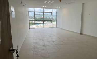 VENDO HERMOSO CONSULTORIO EN CLINICA CENTRAL DEL EJE