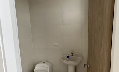 VENDO HERMOSO CONSULTORIO EN CLINICA CENTRAL DEL EJE