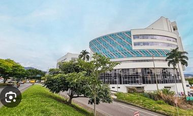 VENDO HERMOSO CONSULTORIO EN CLINICA CENTRAL DEL EJE