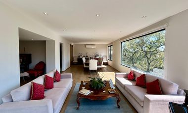 CASA EN VENTA Y/O EN RENTA MODERNA CON TERRAZA, VISTA ESPECTACULAR Y SEGURIDAD