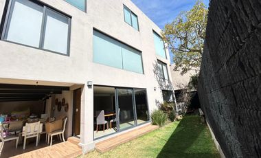 CASA EN VENTA Y/O EN RENTA MODERNA CON TERRAZA, VISTA ESPECTACULAR Y SEGURIDAD