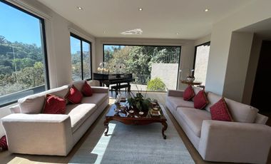 CASA EN VENTA Y/O EN RENTA MODERNA CON TERRAZA, VISTA ESPECTACULAR Y SEGURIDAD