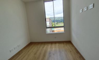 Lindo apartamento con excelente iluminación natural y amplios espacios.
