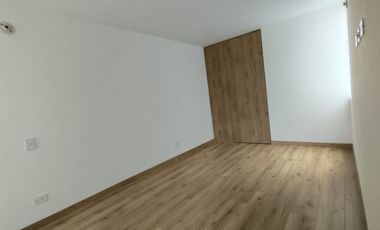 Lindo apartamento con excelente iluminación natural y amplios espacios.