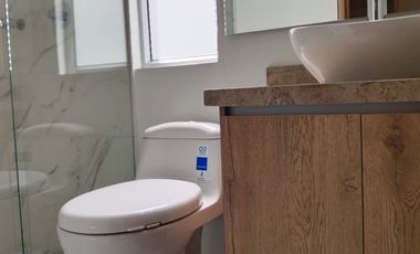 Lindo apartamento con excelente iluminación natural y amplios espacios.