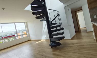 Lindo apartamento con excelente iluminación natural y amplios espacios.