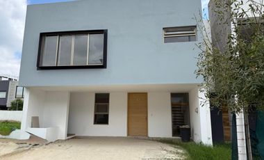 Soare II Casa NUEVA en RENTA Coto con Alberca