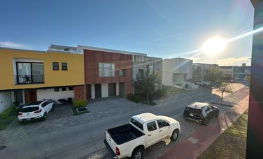 Soare II Casa NUEVA en RENTA Coto con Alberca