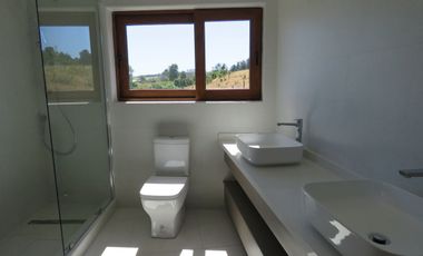 Se vende amplia casa nueva a sólo 5 km de Frutillar
