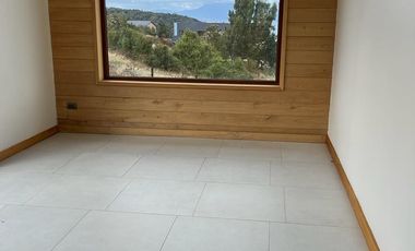 Se vende amplia casa nueva a sólo 5 km de Frutillar