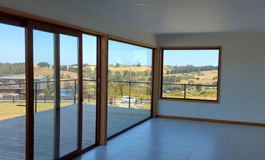 Se vende amplia casa nueva a sólo 5 km de Frutillar