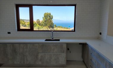 Se vende amplia casa nueva a sólo 5 km de Frutillar