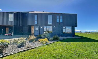 Tierra de Colonos Propiedades vende casa con espectacular vista al lago en el Sur de Chile