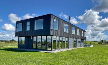 Tierra de Colonos Propiedades vende casa con espectacular vista al lago en el Sur de Chile