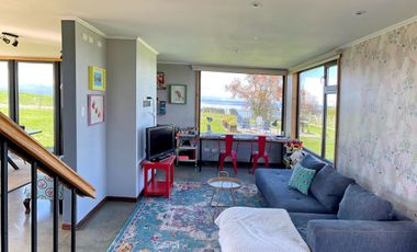 Tierra de Colonos Propiedades vende casa con espectacular vista al lago en el Sur de Chile