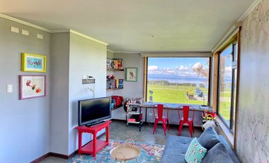 Tierra de Colonos Propiedades vende casa con espectacular vista al lago en el Sur de Chile