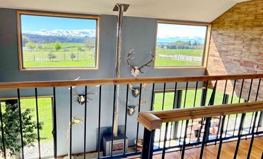 Tierra de Colonos Propiedades vende casa con espectacular vista al lago en el Sur de Chile