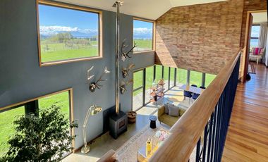 Tierra de Colonos Propiedades vende casa con espectacular vista al lago en el Sur de Chile