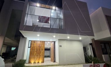 HERMOSA CASA NUEVA EN PARQUES VALLARTA