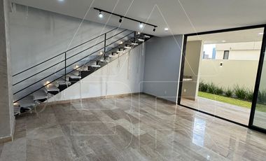 HERMOSA CASA NUEVA EN PARQUES VALLARTA