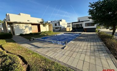HERMOSA CASA NUEVA EN PARQUES VALLARTA