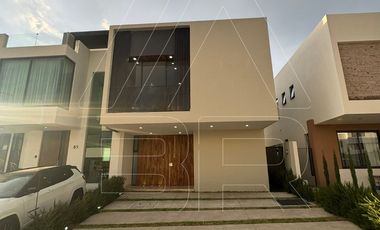 HERMOSA CASA NUEVA EN PARQUES VALLARTA