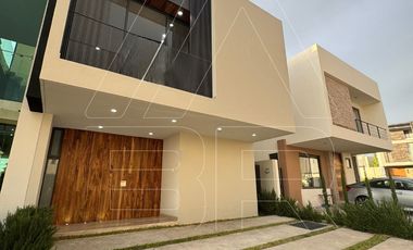 HERMOSA CASA NUEVA EN PARQUES VALLARTA