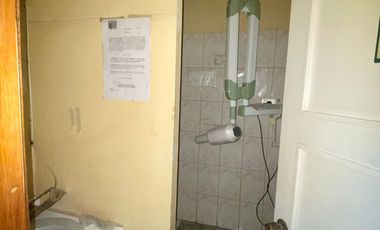 Se arrienda amplia oficina en Galería Hotel Prat, Valparaiso.