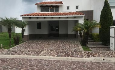 CASA AMUEBLADA EN RENTA EN LA CAMPIÑA DEL BOSQUE