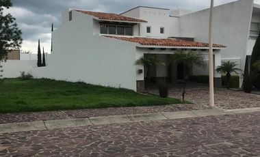 CASA AMUEBLADA EN RENTA EN LA CAMPIÑA DEL BOSQUE