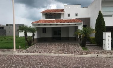 CASA AMUEBLADA EN RENTA EN LA CAMPIÑA DEL BOSQUE