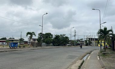 Venta terreno esquinero para uso comercial - Babahoyo
