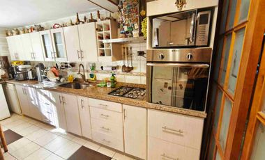SE VENDE AMPLIA CASA EN SECTOR SAGRADOS CORAZONES / VILLA MAITEN
