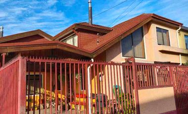 SE VENDE AMPLIA CASA EN SECTOR SAGRADOS CORAZONES / VILLA MAITEN