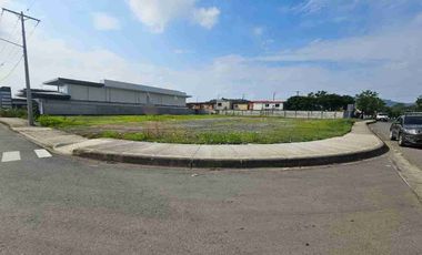 TERRENO ESQUINERO DE VENTA O ALQUILER EN LA JOYA