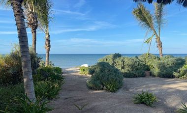 Casa en venta en la playa frente al mar en progreso